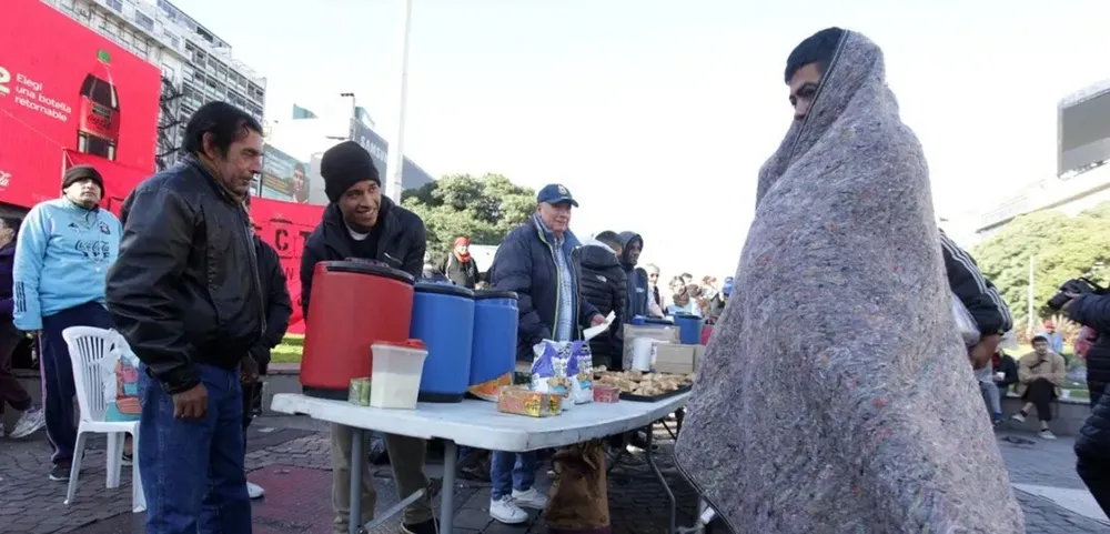 Desayuno masivo en el Obelisco