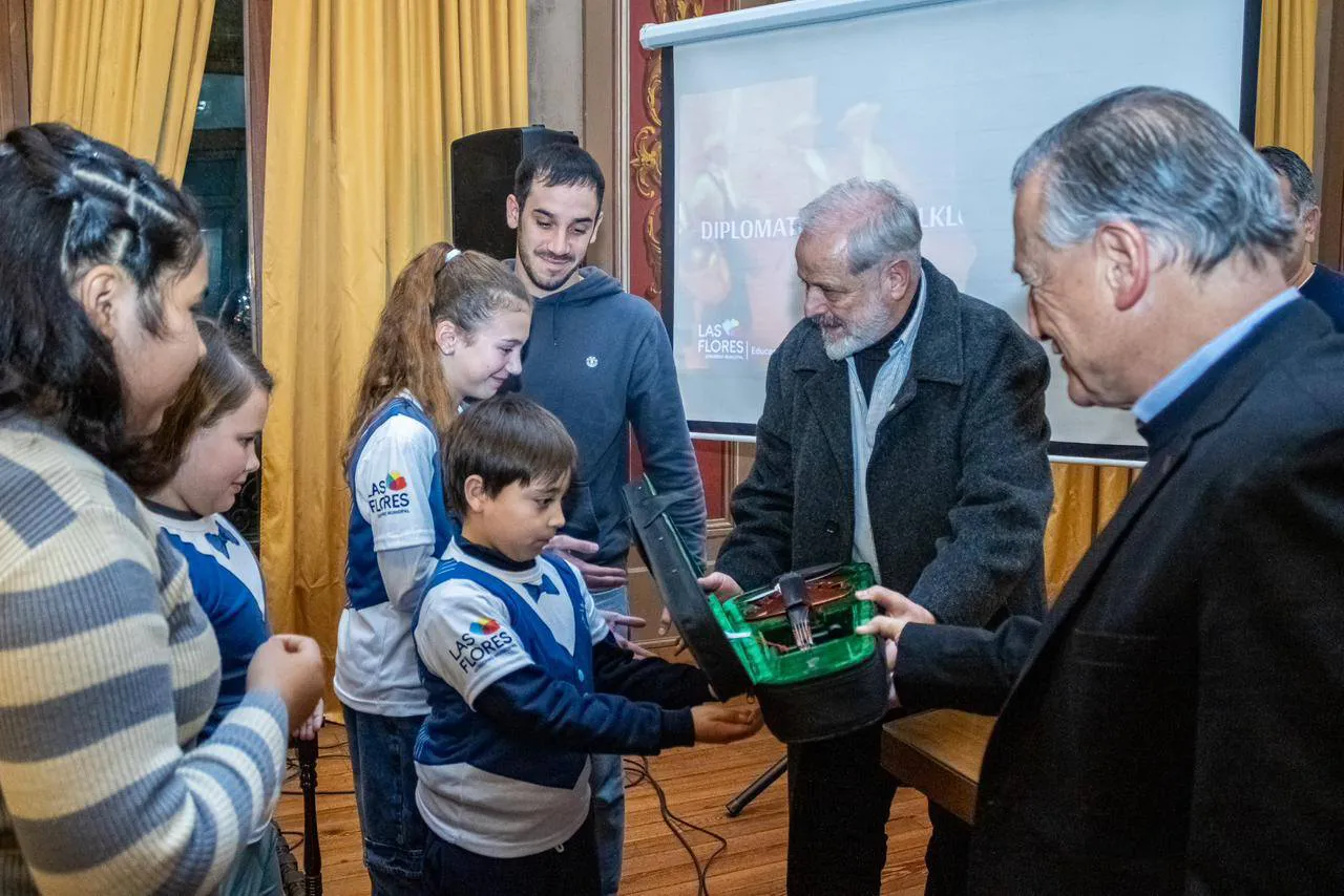 Se presentó la Diplomatura Universitaria en Folklore en Las Flores 2