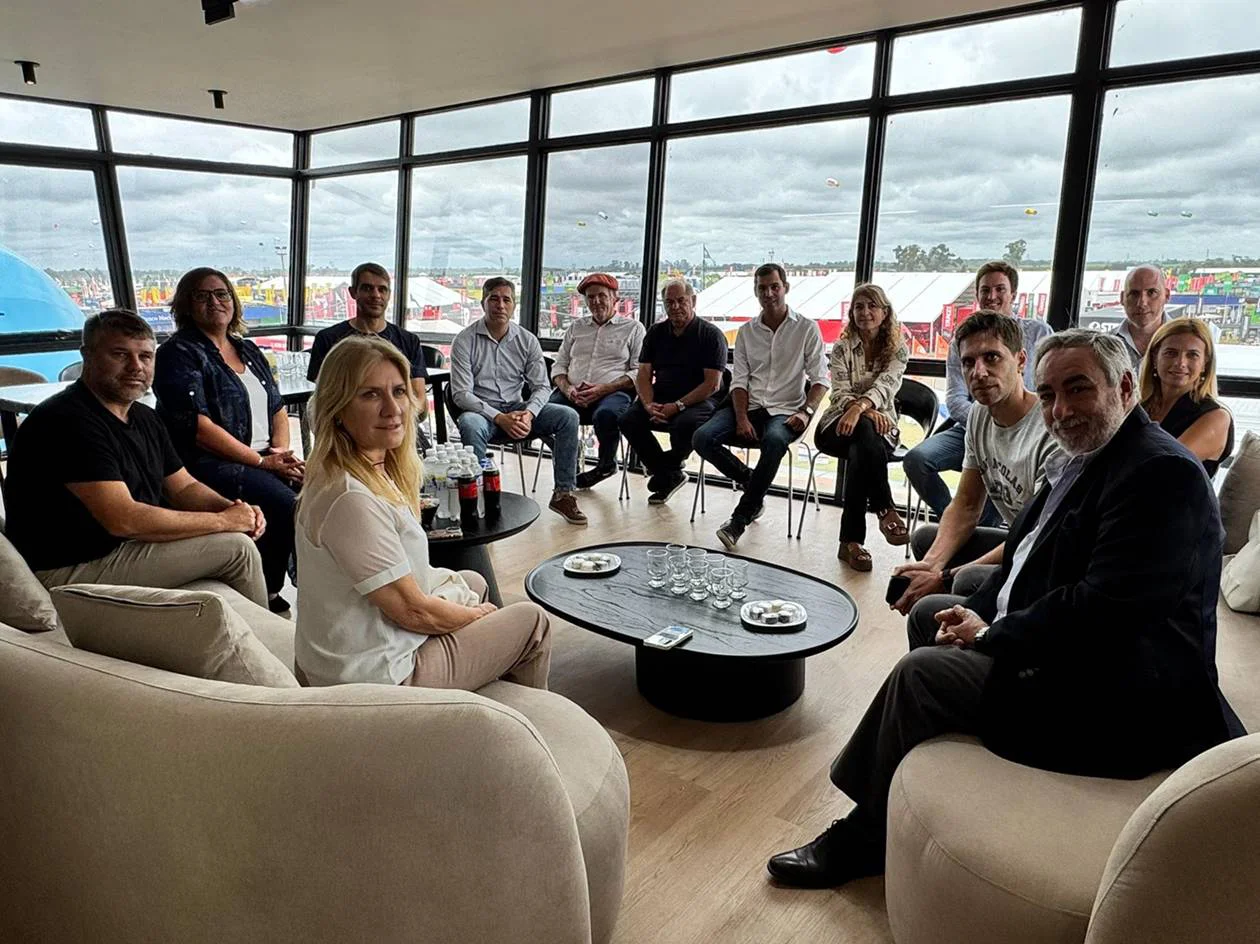 Foto con los Passaglia y mensaje al campo: el radicalismo capitaliza la vidriera política de Expoagro