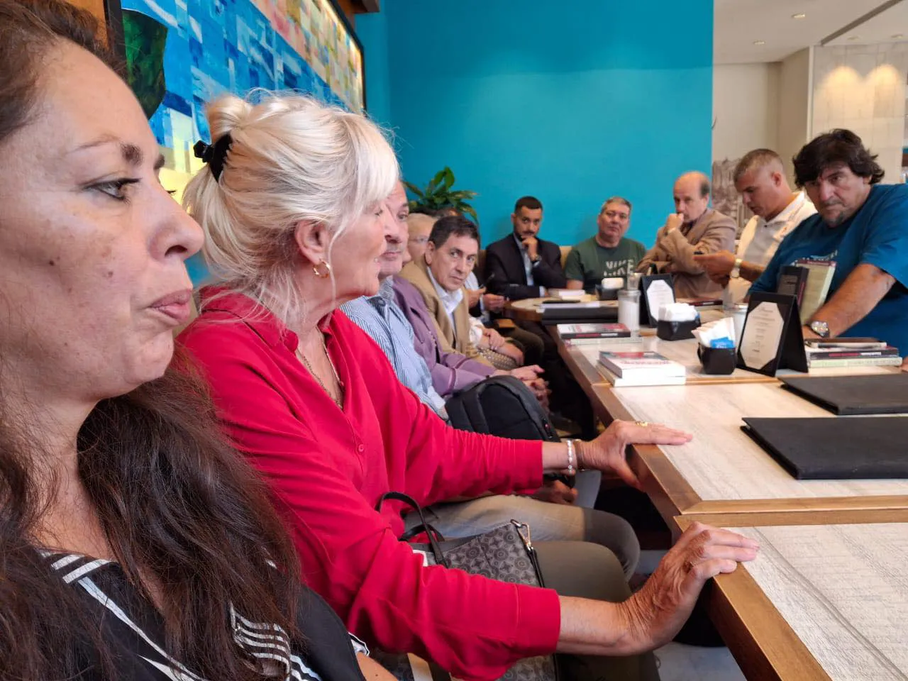 Nuevo País: pintadas, recorridas y una fuerte crítica a Milei