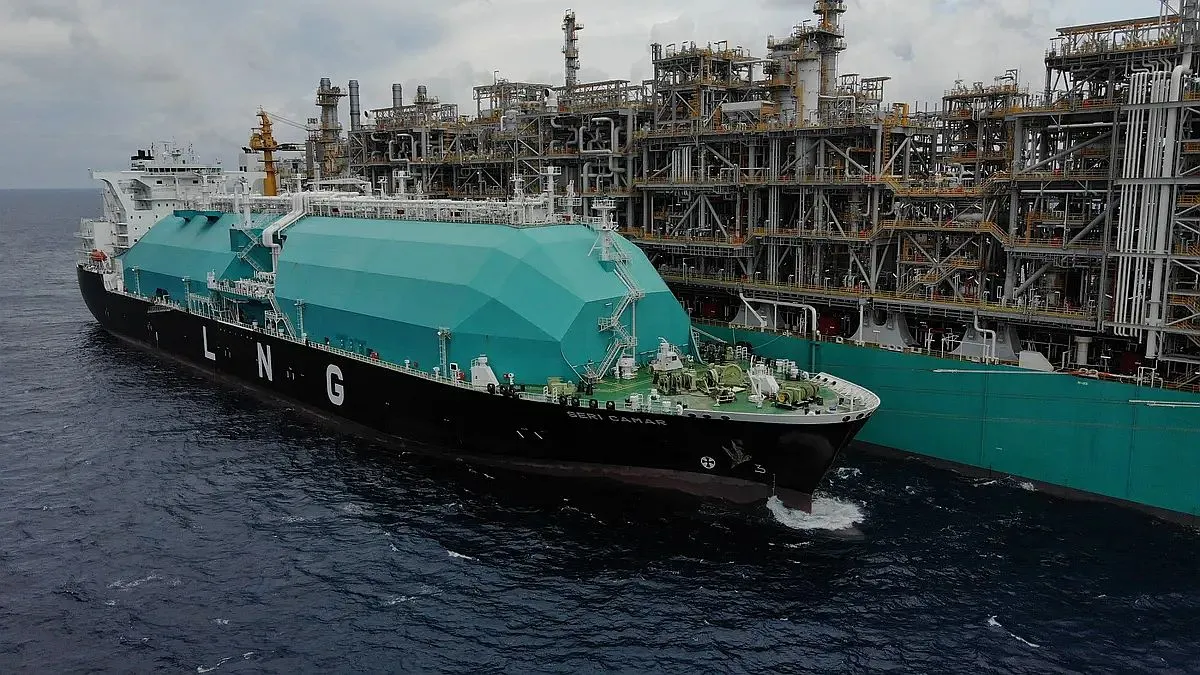 Se tambalea proyecto de GNL: Petronas reconsidera su participación