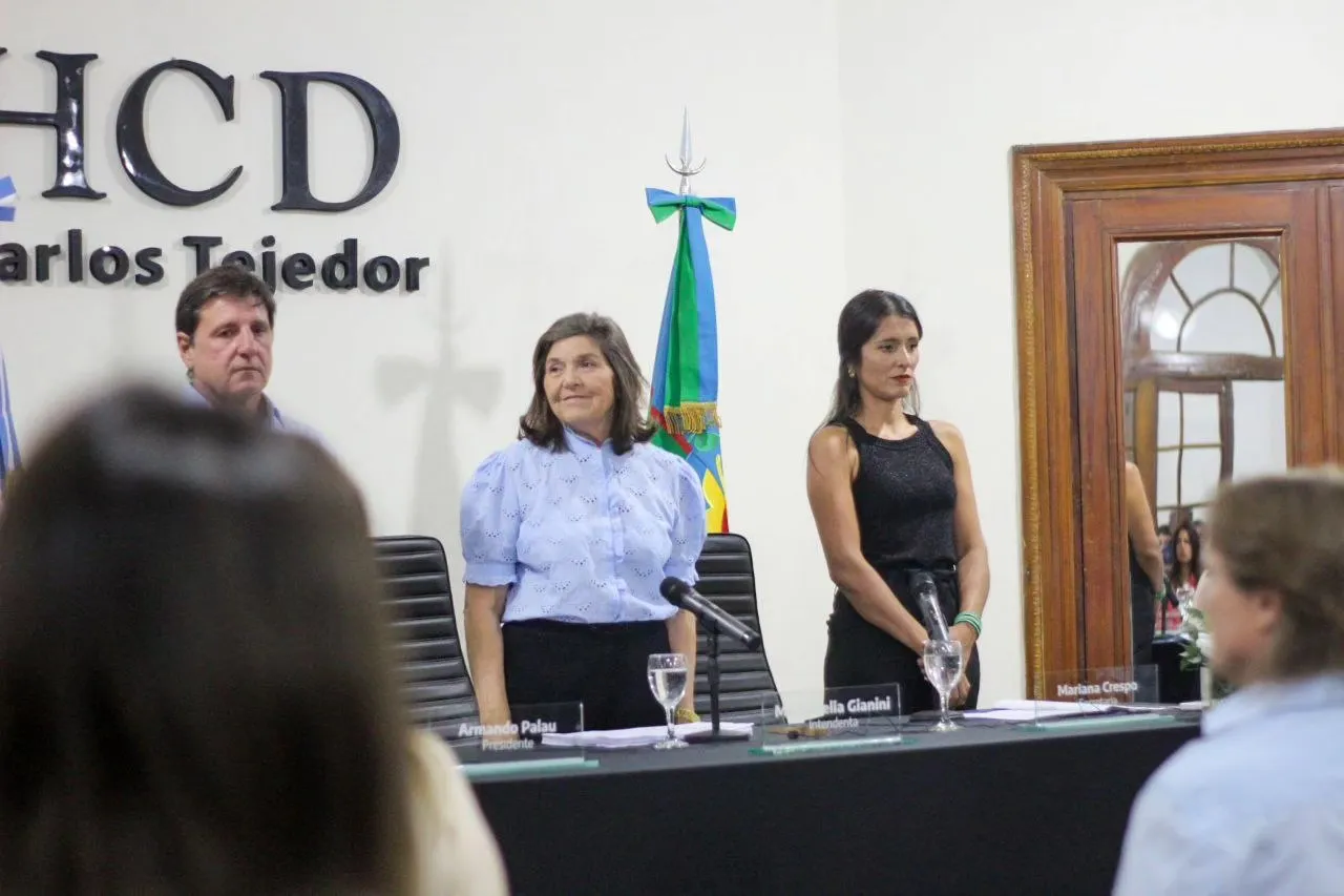 Gianini abrió las sesiones 2024 en Carlos Tejedor.