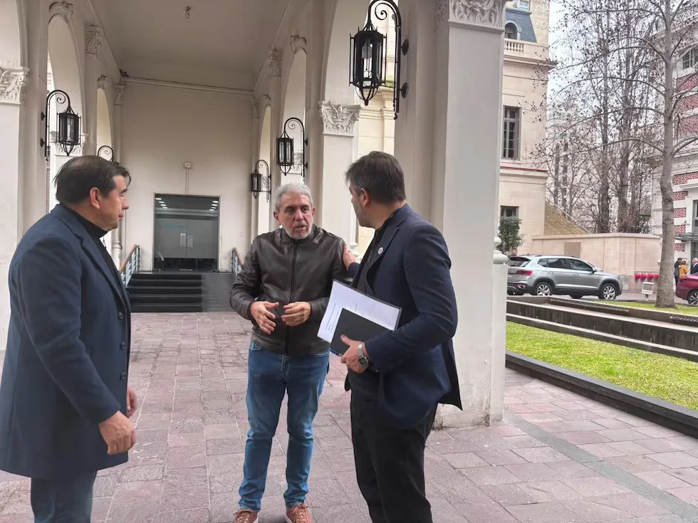 Aníbal Fernández se acerca a Kicillof, cuestiona al cristinismo y rechaza otro desdoblamiento.