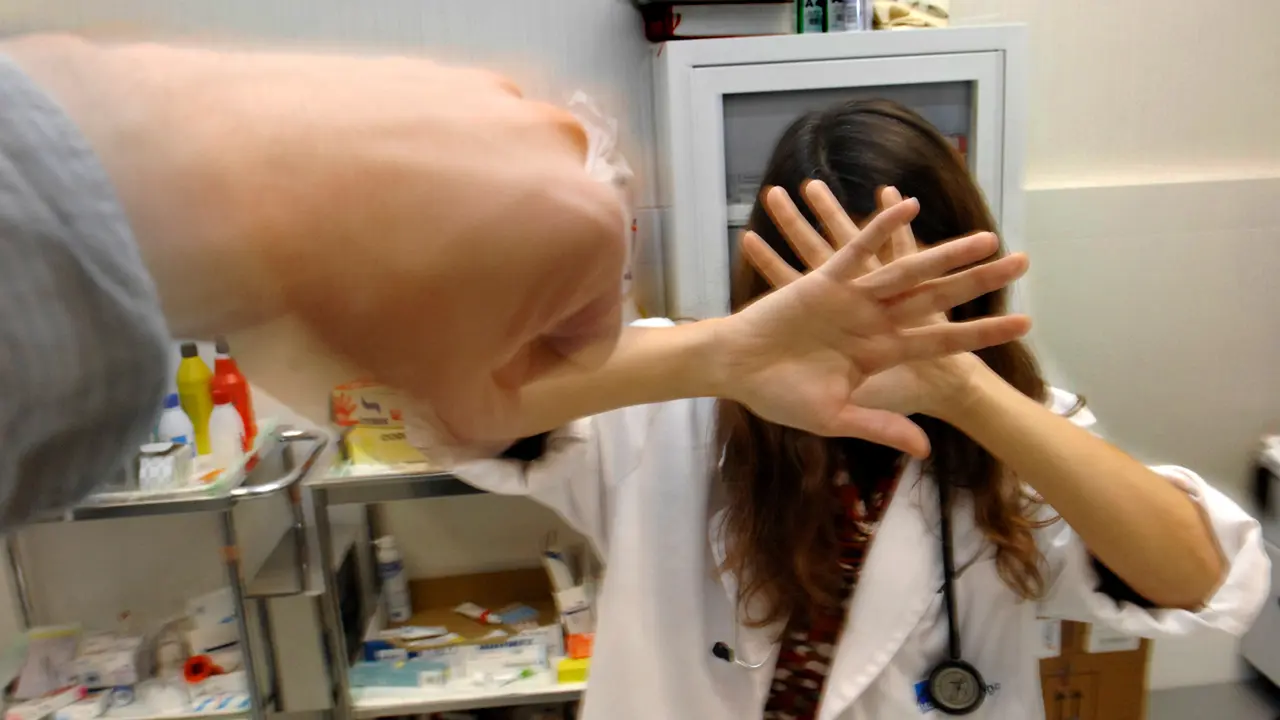 Crece la violencia contra médicos bonaerenses: reclaman respuestas urgentes al gobierno