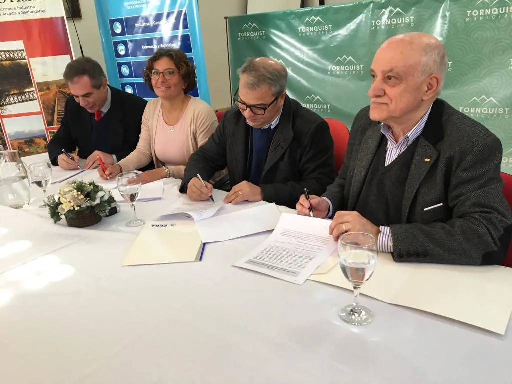 Bordoni firmó convenio para el desarrollo de centros comerciales abiertos en Sierra de la Ventana