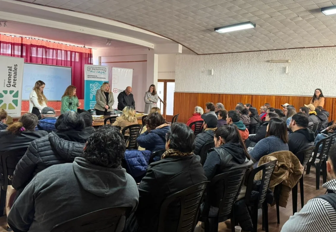 Vecinos de General Arenales firmaron escrituras