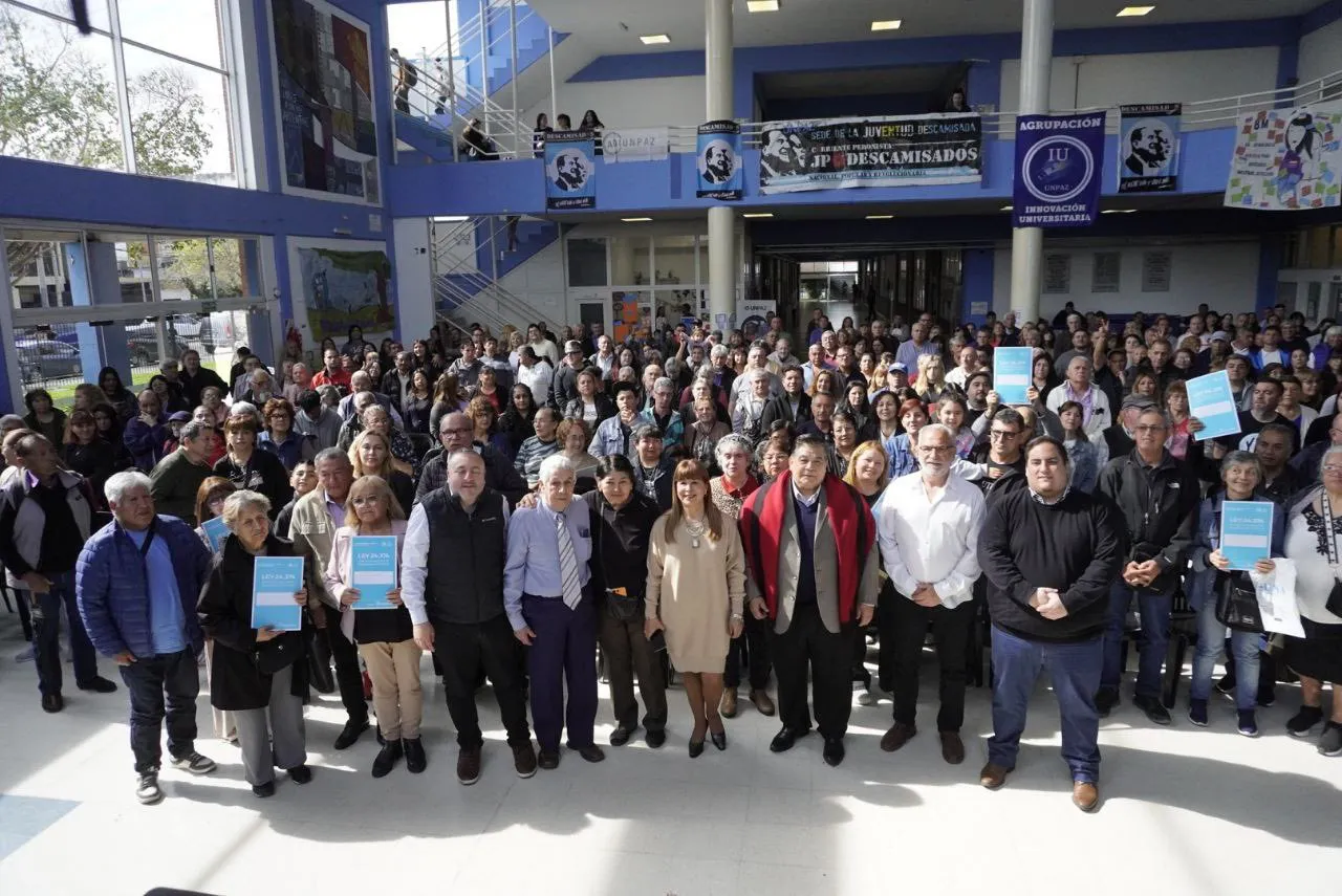 Ishii entregó escrituras actas de posesión