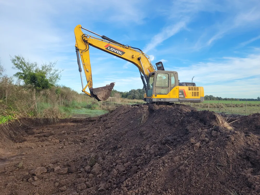 El área de Obras y Servicios Públicos de San Andrés de Giles trabaja con Hidráulica bonaerense para extender canales en otras zonas del pueblo.2 Obra hidráulica en San Andrés de Giles