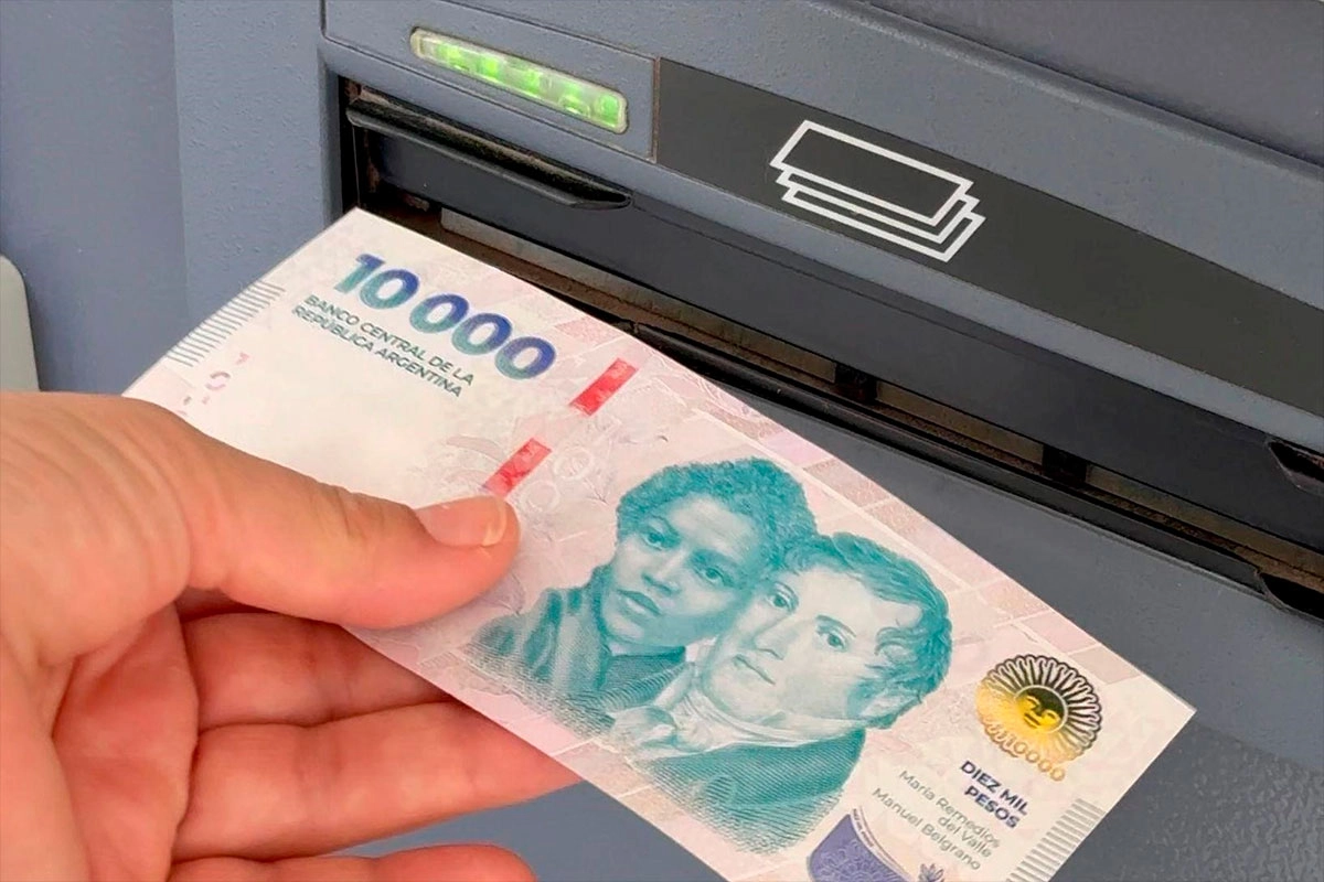Los bancos aumentan comisiones extraer dinero de un cajero ajeno costará hasta $5.000