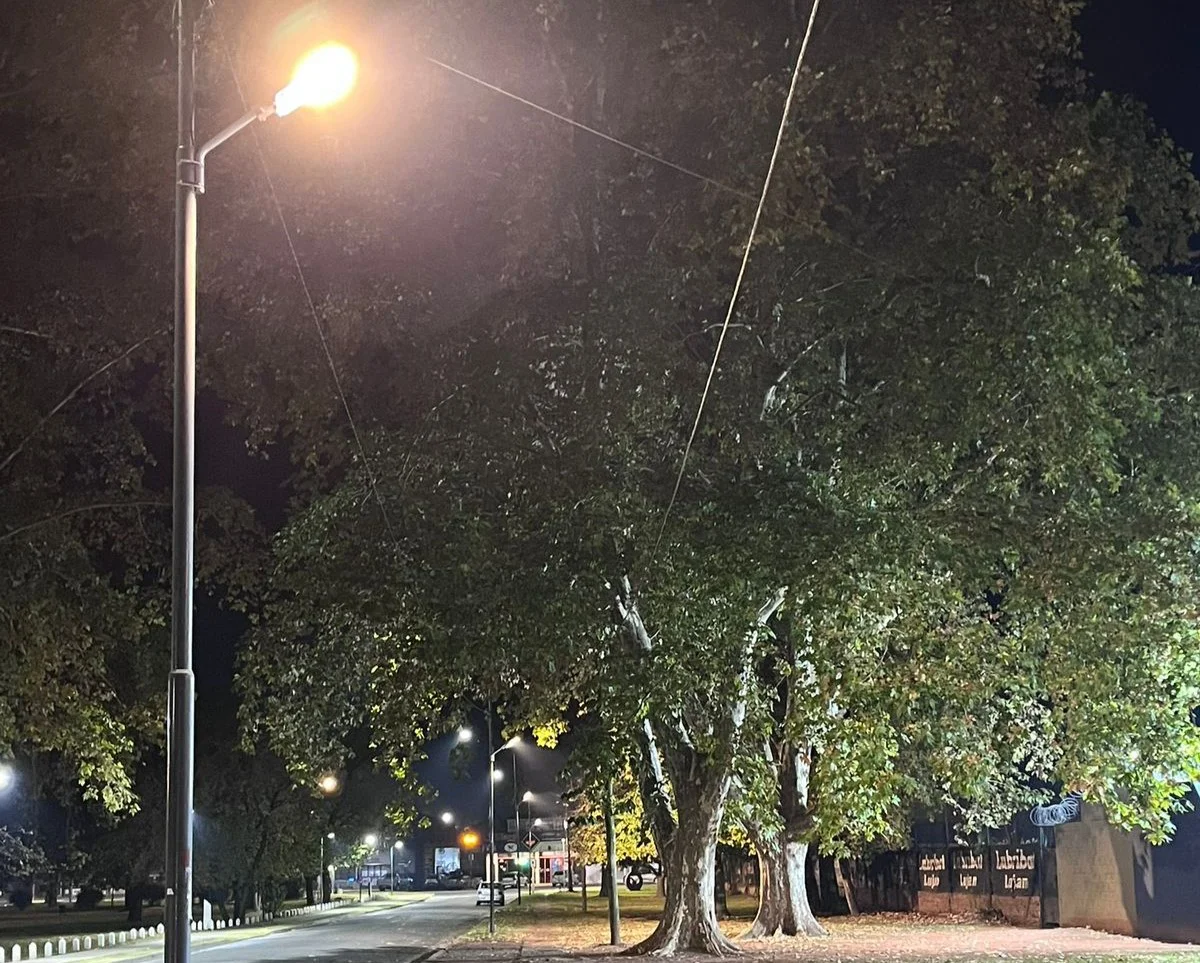 Inician los trabajos de alumbrado público en el barrio Las Casuarinas