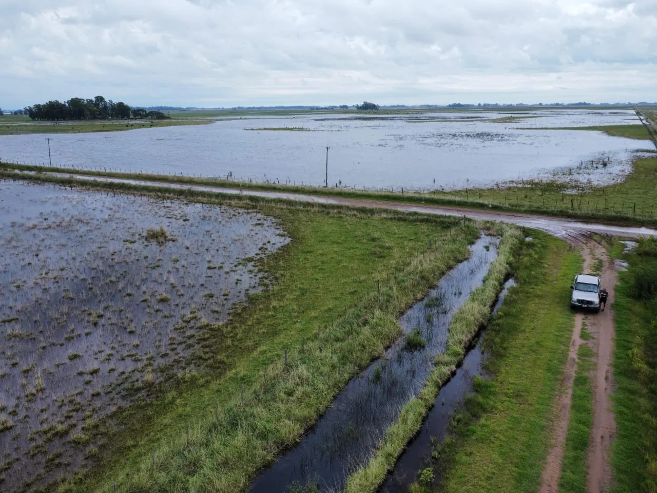 Reclamo de productores bonaerenses por inundaciones