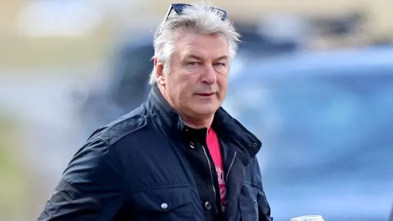 El famoso actor estadounidense Alec Baldwin disparó y mató a una mujer durante un rodaje