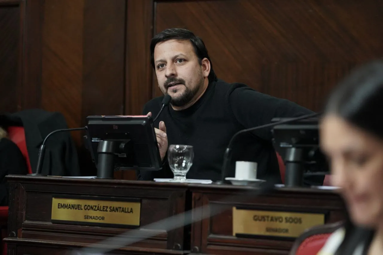 Emmanuel González Santalla.