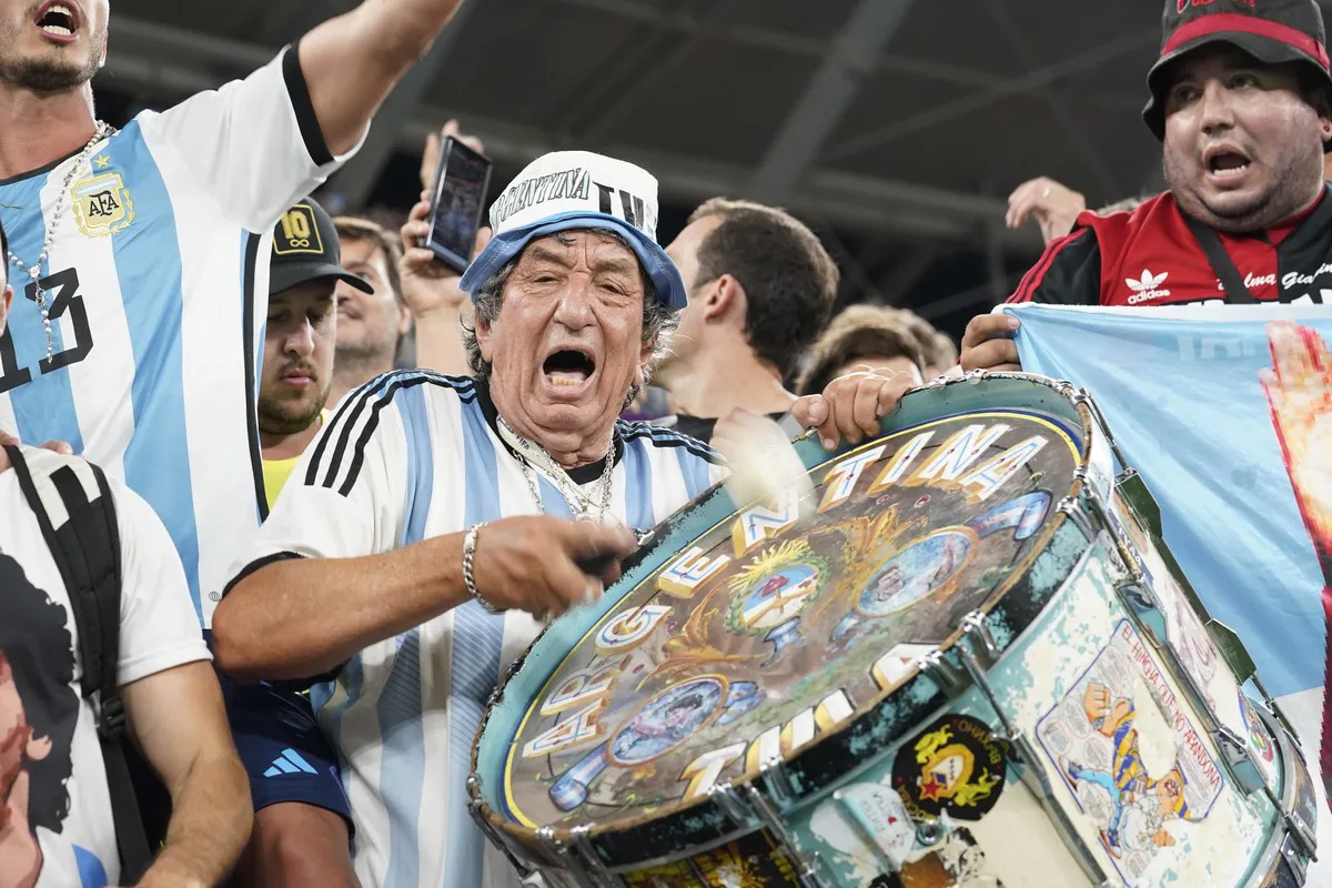 Internaron de urgencia al reconocido hincha de la Selección, Tula.