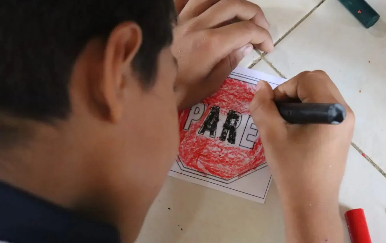 Un nene, un cartel mal escrito y un remate inesperado