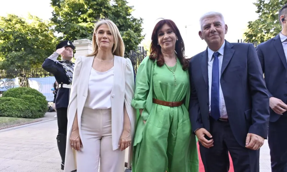 Dichiara junto a Cristina Kirchner y Verónica Magario.