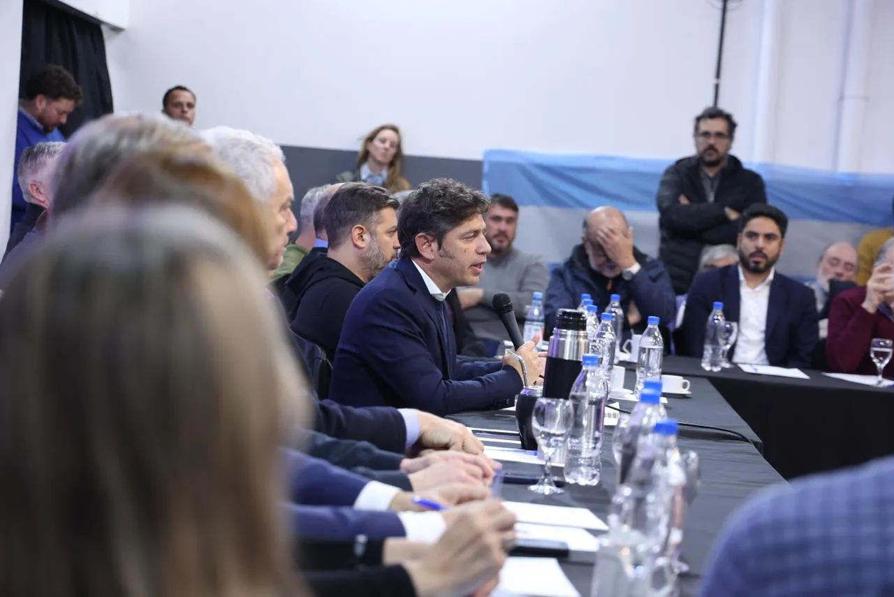 Axel Kicillof junto a referentes de Movimiento Derecho al Futuro (MDF)