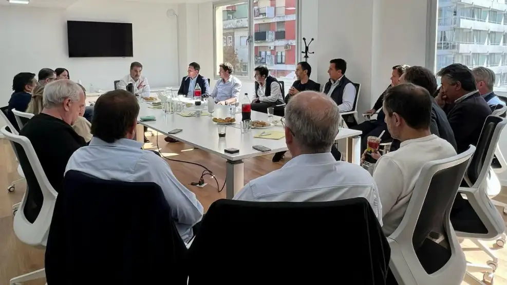 Intendentes PRO resisten pacto con LLA y buscan alternativas