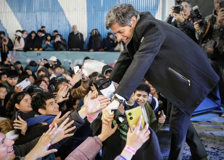 Kicillof desafía el ajuste: “Vamos a seguir invirtiendo en los jóvenes”