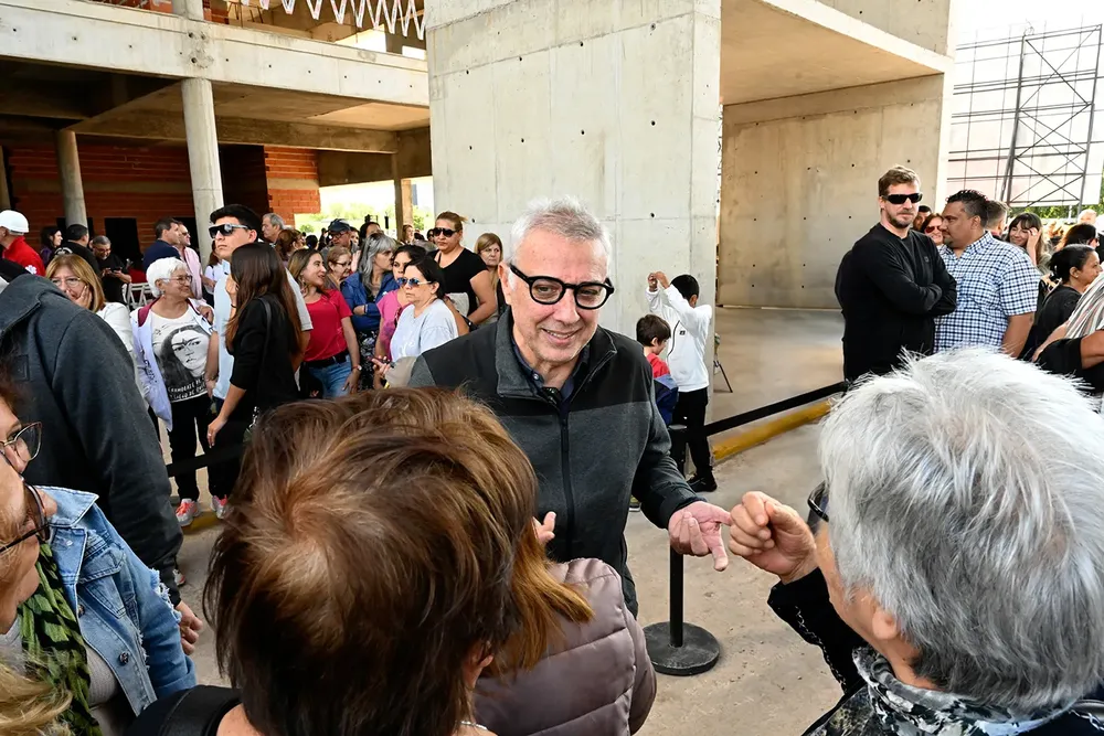 Zamora recorrió los avances de obra del nuevo Hospital de Alta Complejidad para Adultos de Tigre.