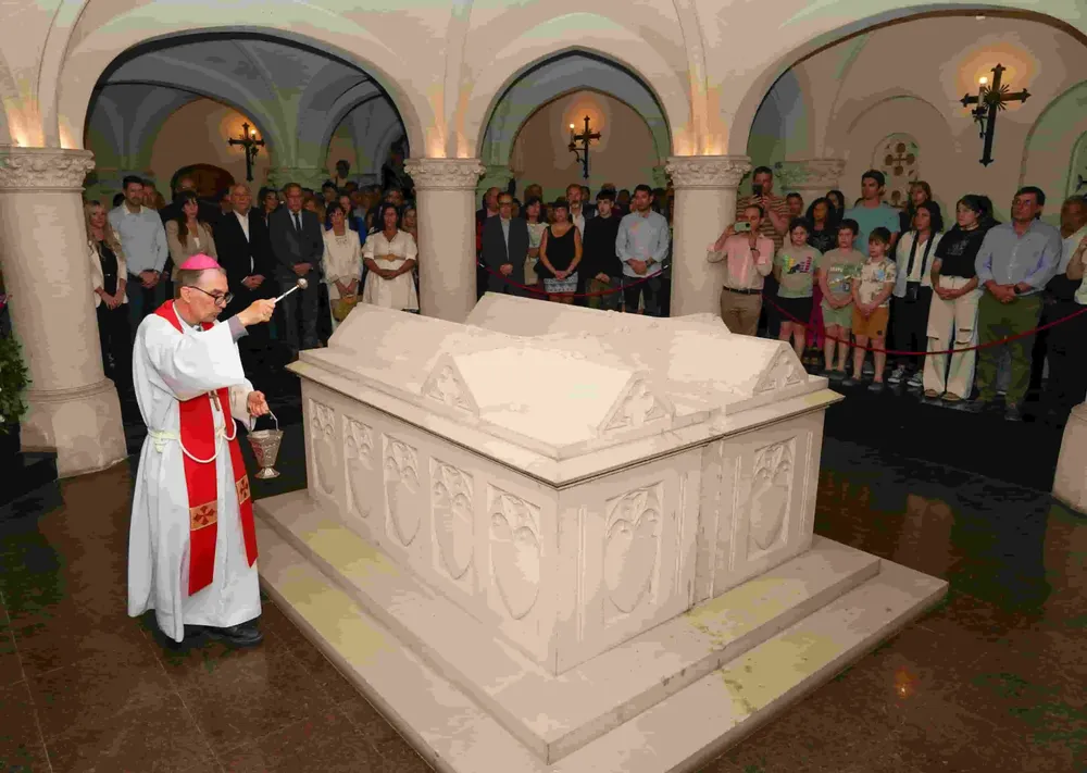 Alak participó del tedeum por el 143º aniversario de La Plata en la Catedral 3 (1)