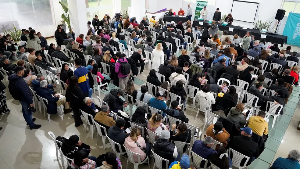 Menéndez encabezó acto de firma de escrituras 2