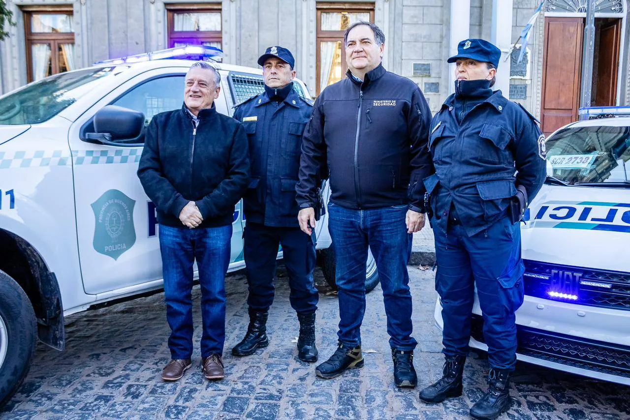 Entregó nuevos móviles policiales