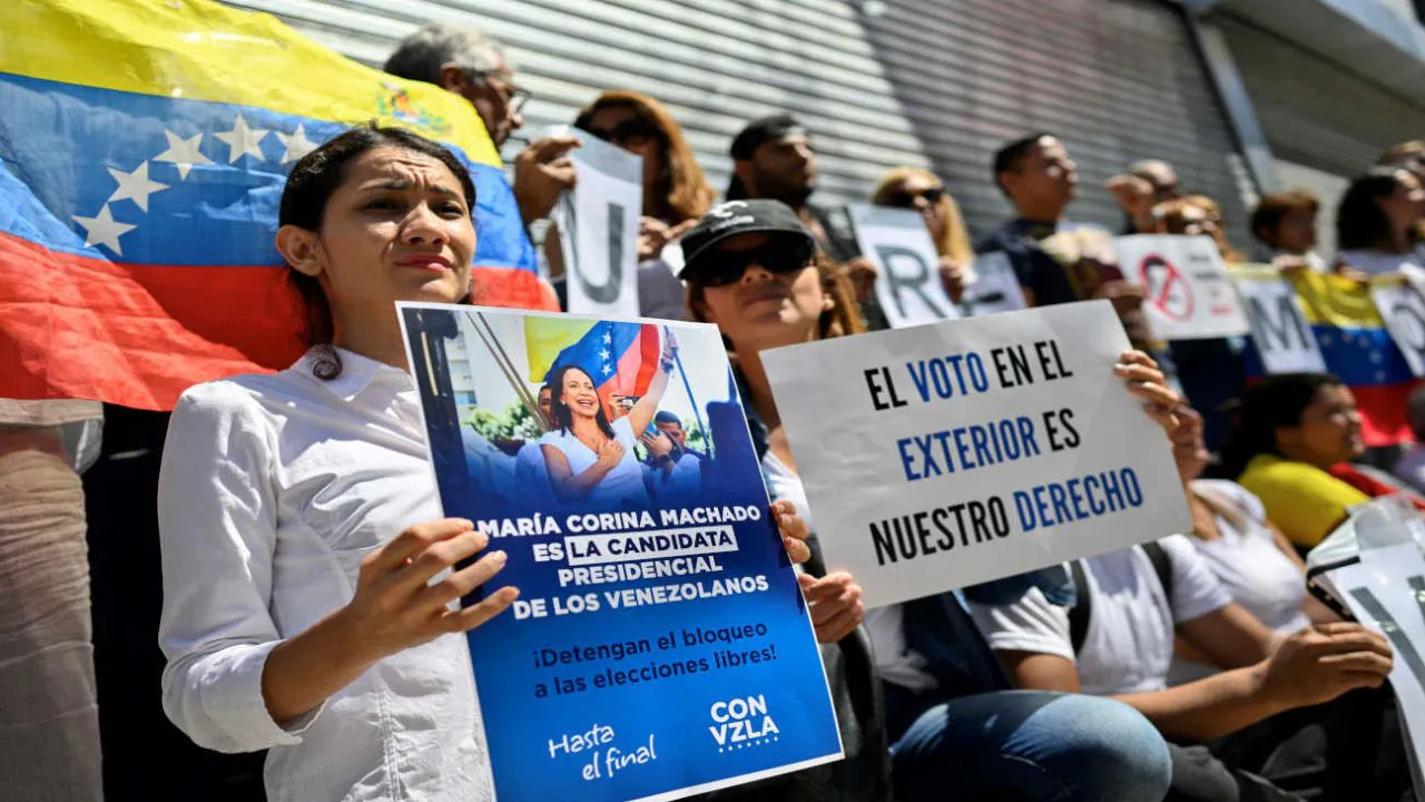 Miles de venezolanos en el exterior no podrán votar en las elecciones presidenciales