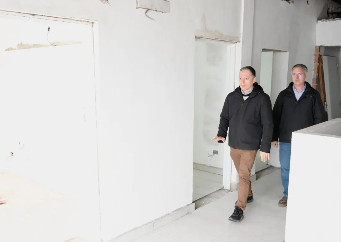 GRAY RECORRIÓ LAS OBRAS DE LA UNIDAD SANITARIA N° 25 DE 9 DE ABRIL