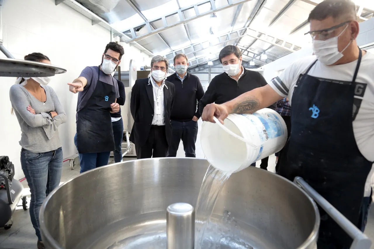 En Almirante Brown fabrican 1600 kilos diarios de pan supe nutritivo para comedores