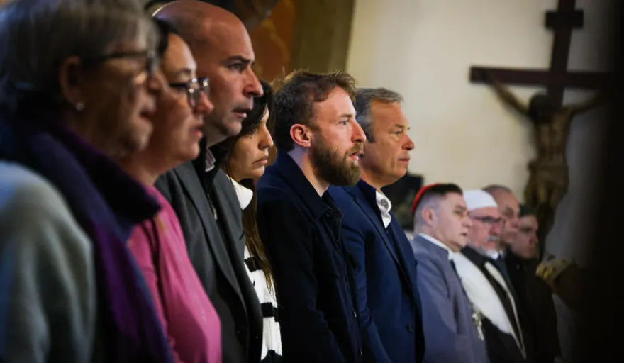 Cascallares y Otermin participaron de una emotiva misa en memoria del Papa Francisco