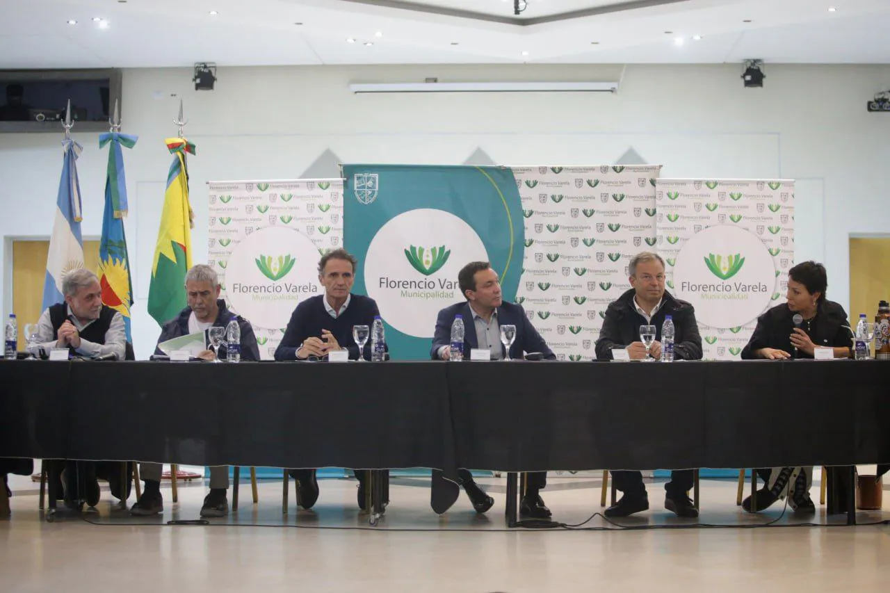Mendoza durante un acto junto al ministro de Infraestructura bonaerense, Gabriel Katopodis