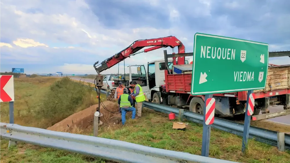 Vialidad Nacional ejecuta trabajos de iluminación de la rotonda ubicada en la intersección de las rutas nacionales 3 y 22