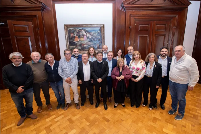 Axel Kicillof junto a ministros de Trabajo y centrales sindicales