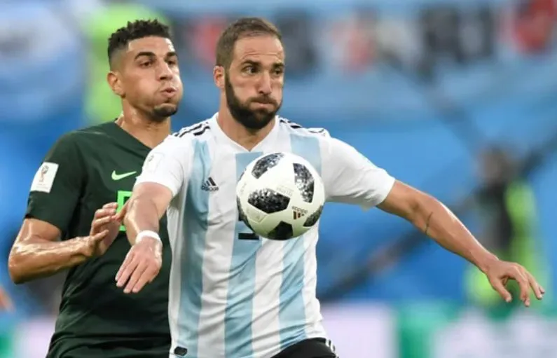 Higuaín gloria en el fútbol y ahora también en el pádel