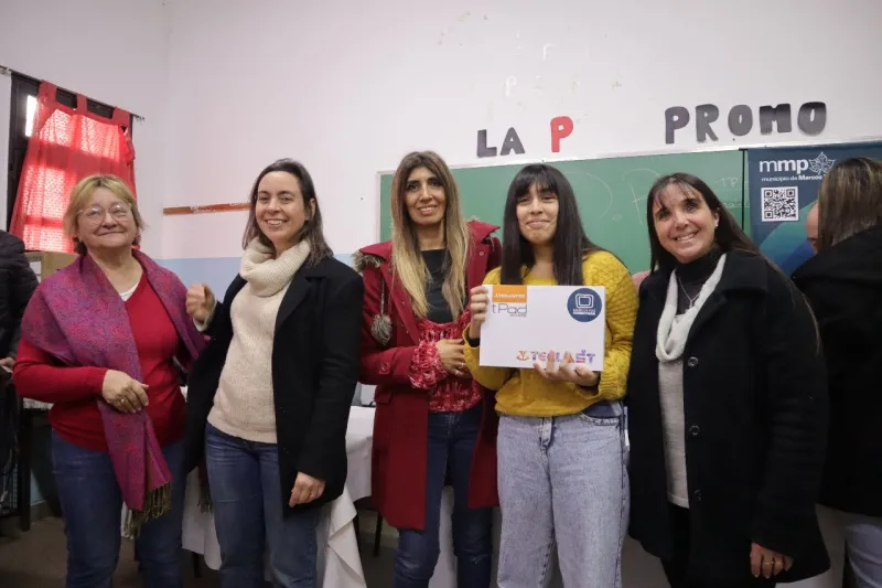 Continúan las entregas de tablets del programa Marcos Paz Conectada