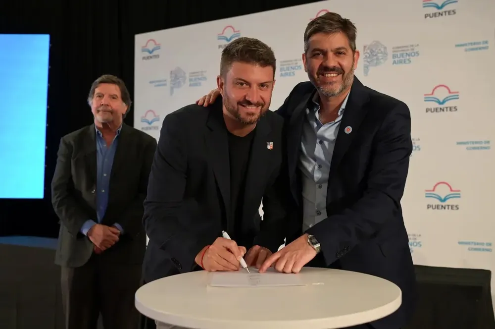 Nanni junto a Bianco y Sileoni.