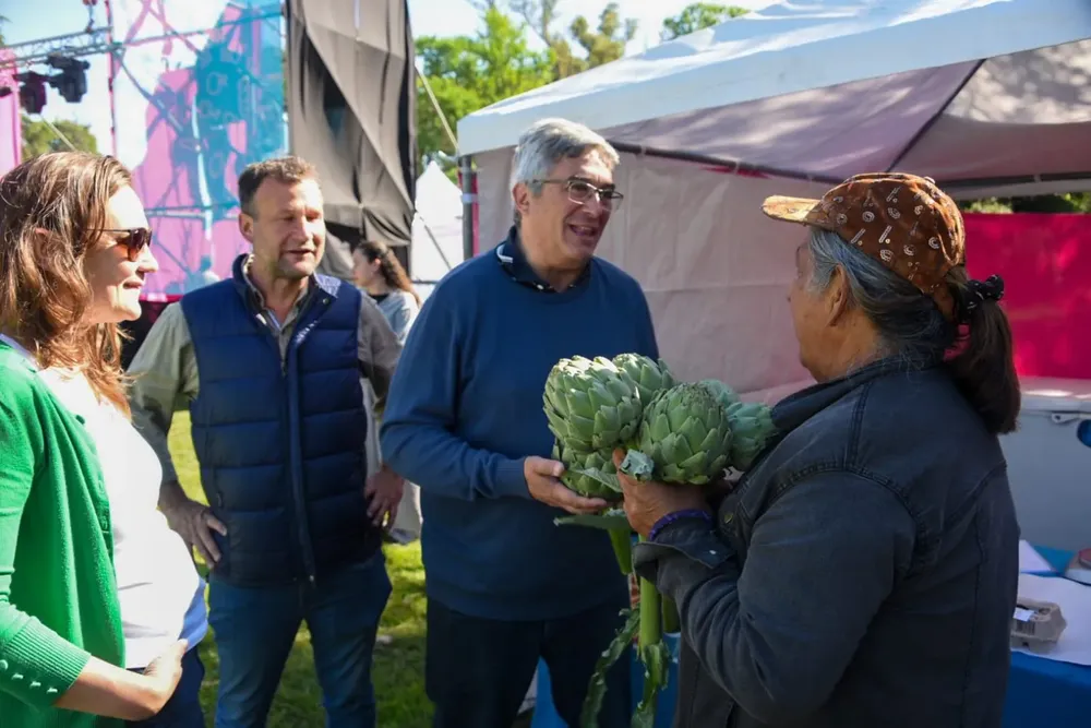 Javier Rodríguez advierte por presión de Estados Unidos para patentar semillas