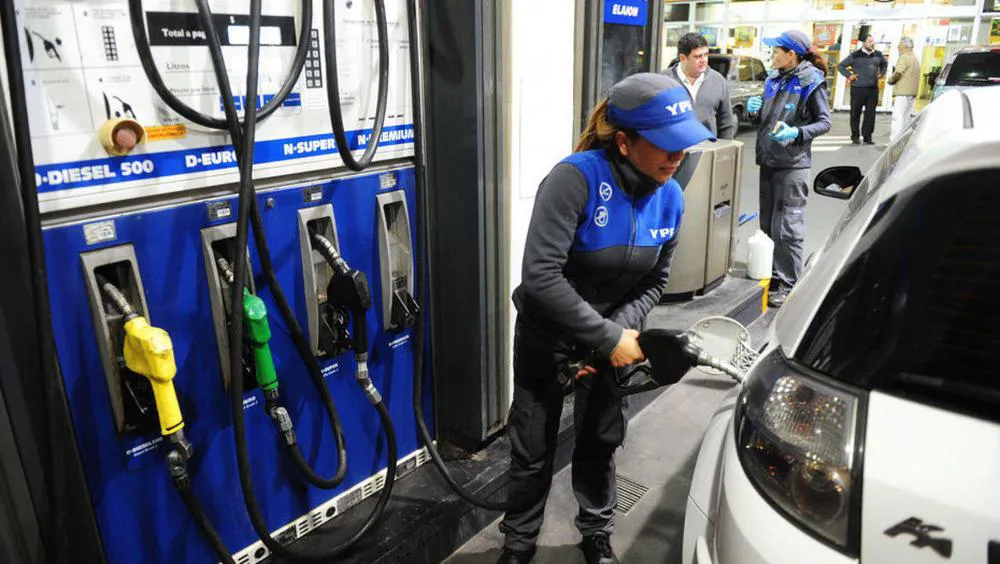 Nuevo ajuste impositivo a los combustibles impactará en surtidores desde enero