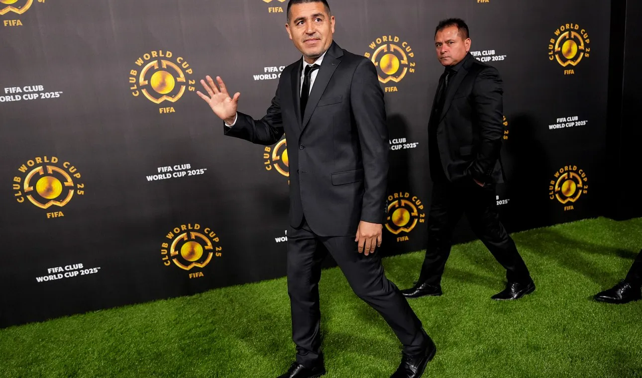 Riquelme apura gestiones para incorporar jugadores de cara al Mundial de Clubes.