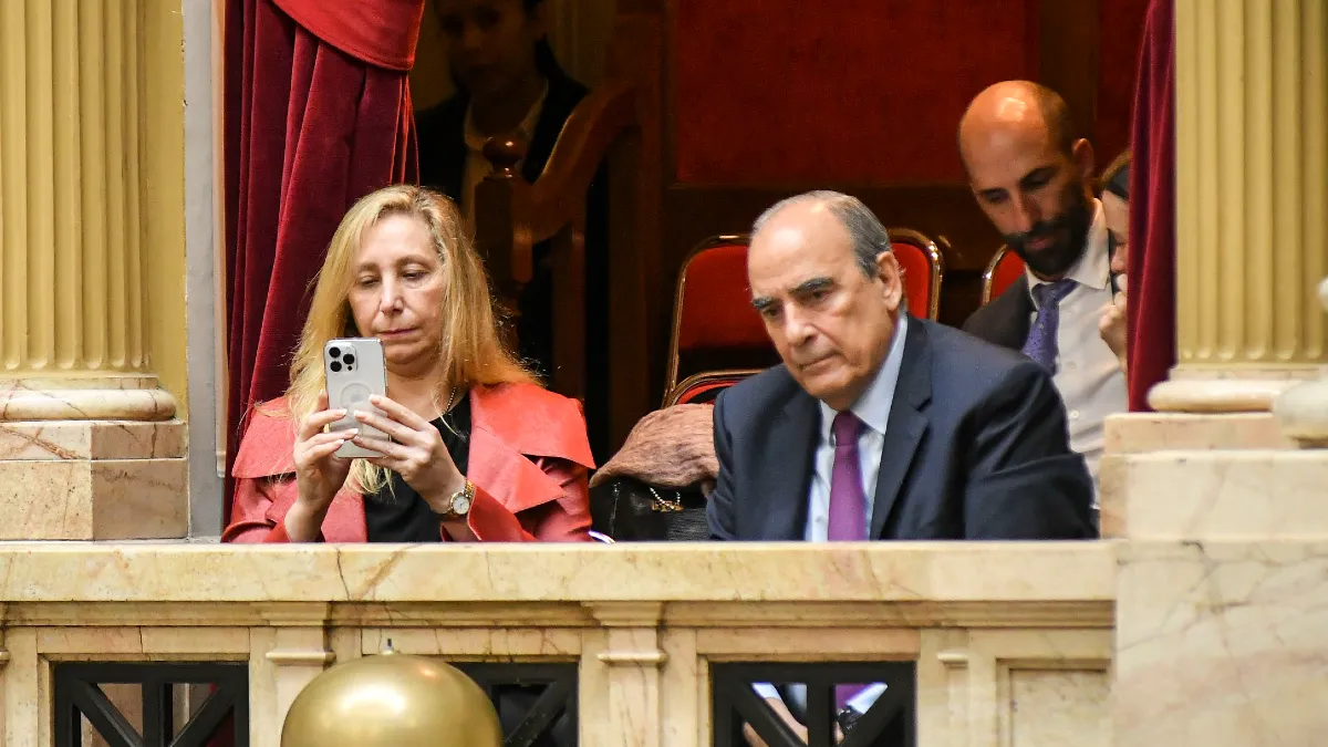 Francos junto a Karina Milei.