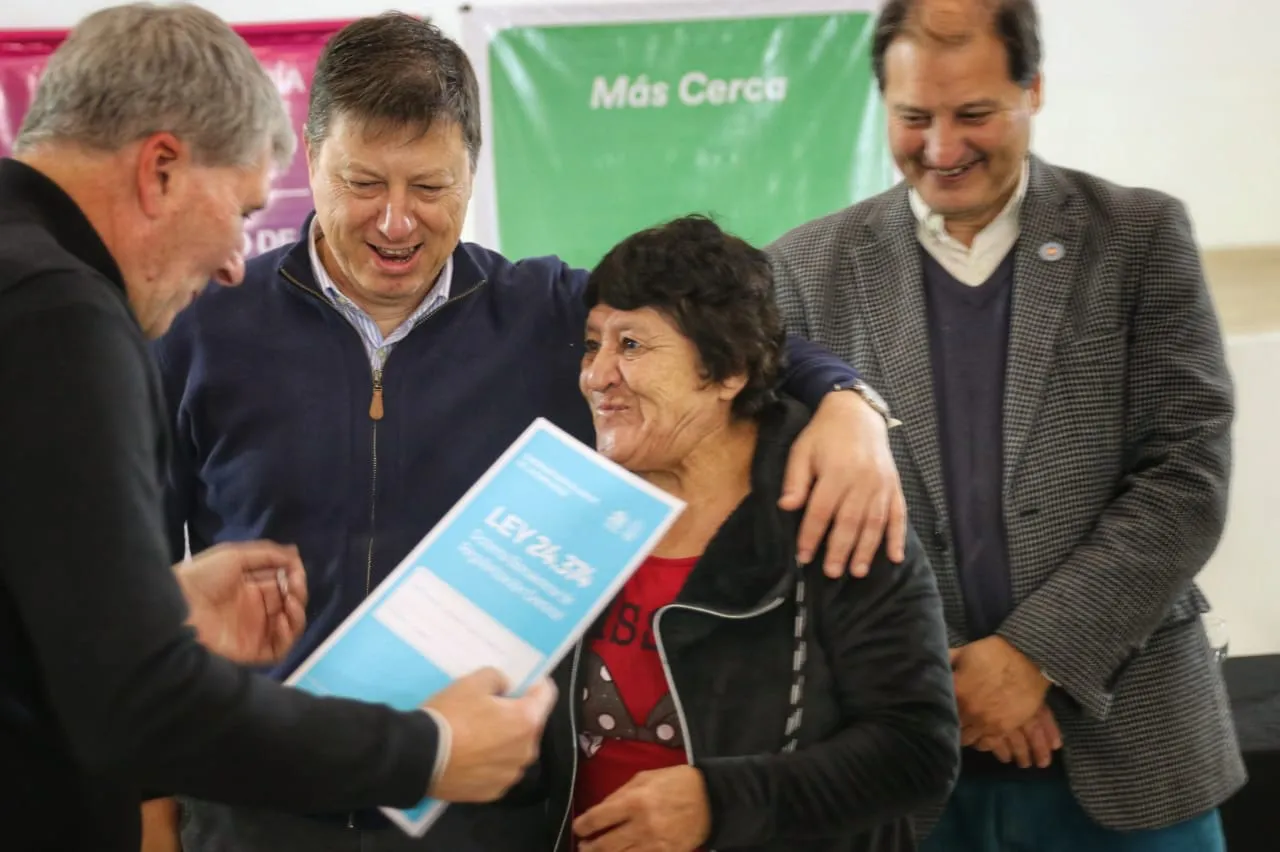 Bevilacqua entregó escrituras 2