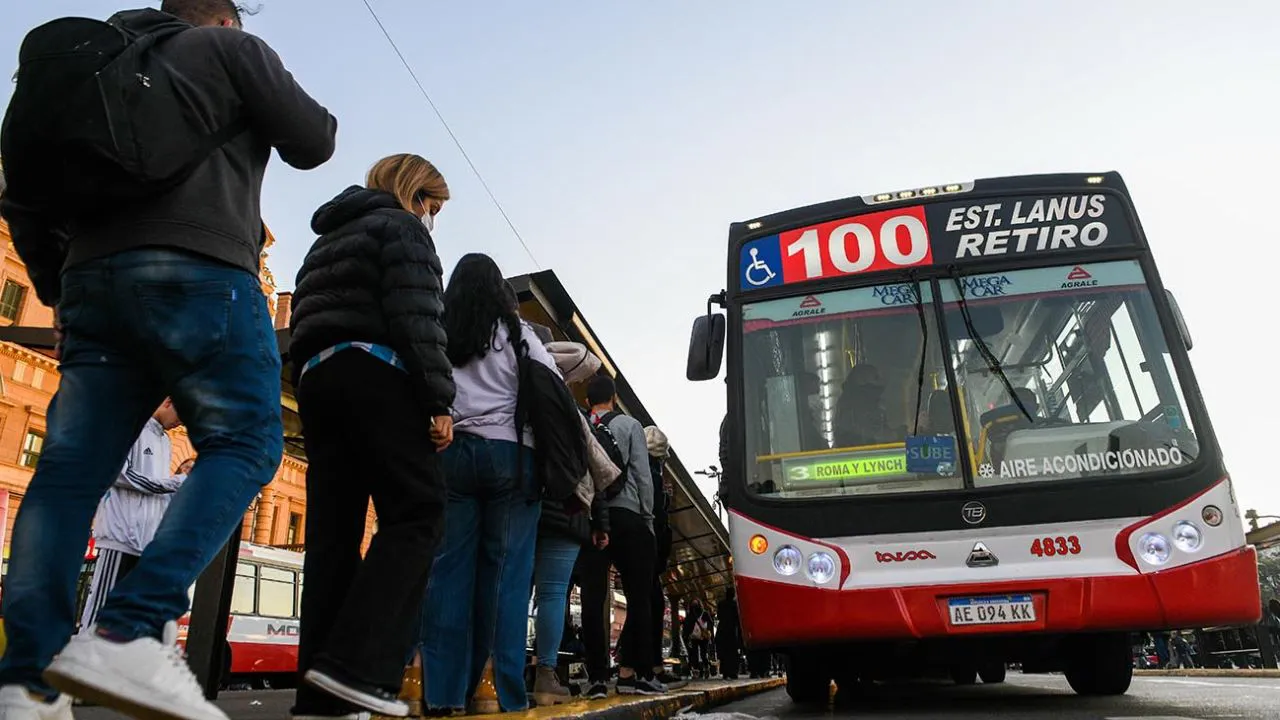 Sin diálogo con la CGT, el Gobierno apuesta a que haya colectivos durante el paro