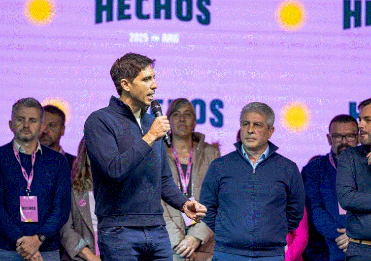Passaglia encabezó el lanzamiento de Hechos.