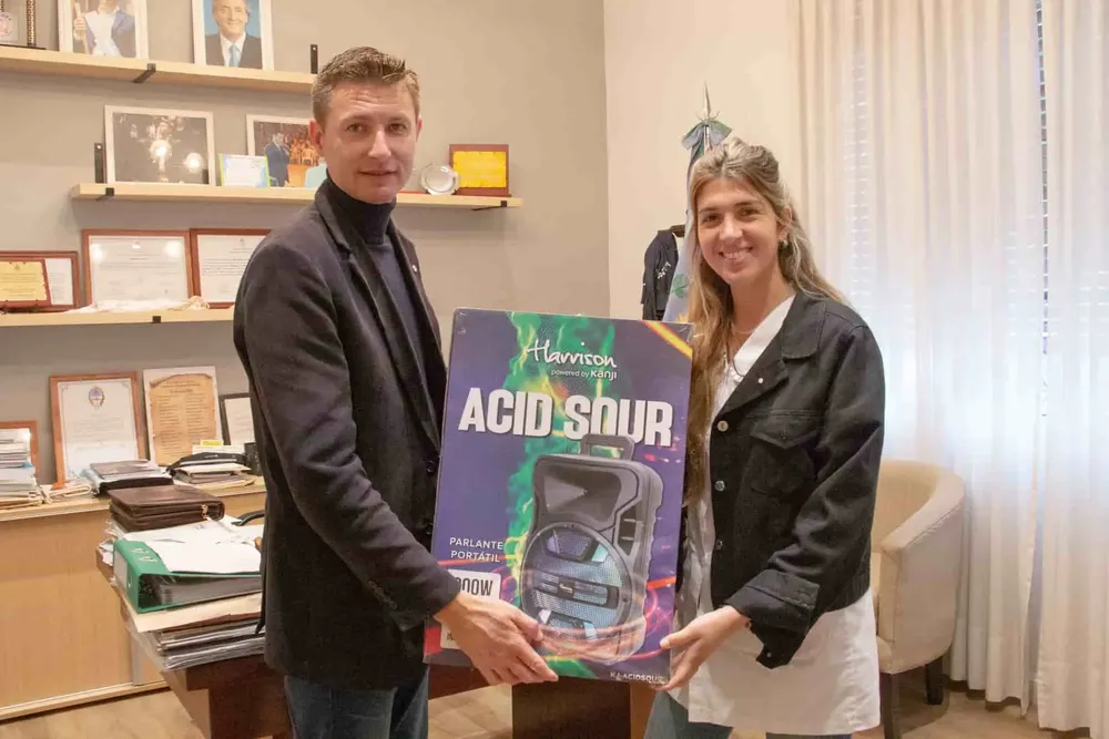 Ferraris entregó equipamiento en la Escuela Primaria N° 5 de Alem 2 (1)