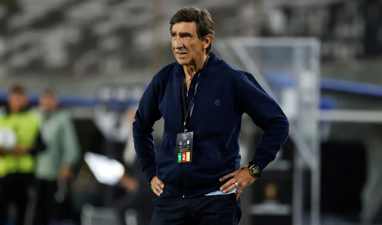 “Nos costó con la pelota” Costas analizó el empate de Racing en Santiago