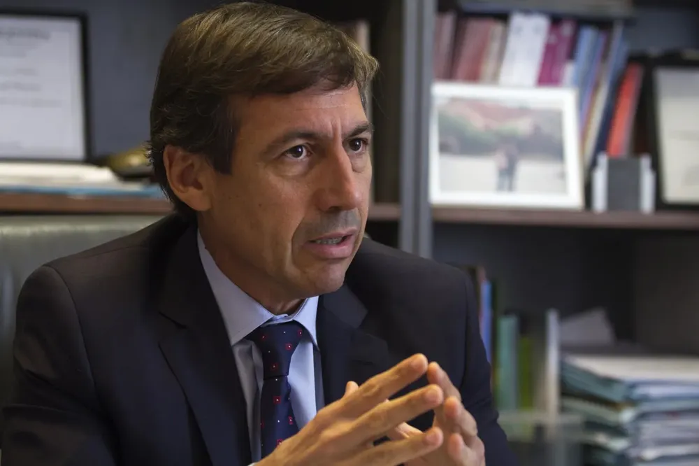 Naidenoff: La sociedad quiere dar pelea porque se juega el futuro del pais