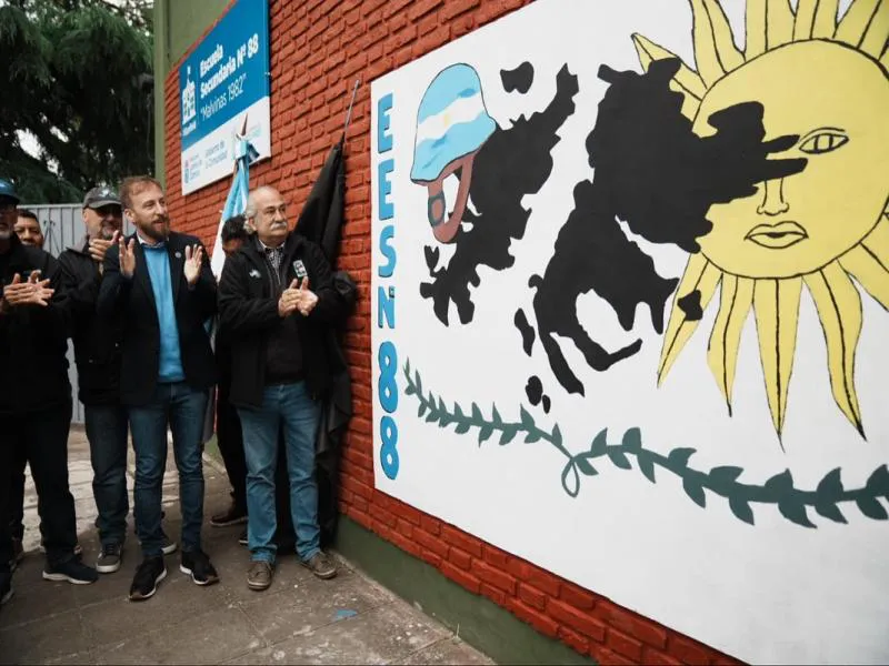 Acto de imposición del nombre “Malvinas 1982” a la Escuela Secundaria 88 de Banfield
