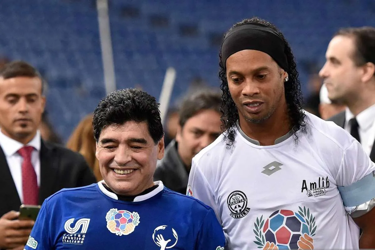 Maradona vuelve a la carga por Ronaldinho