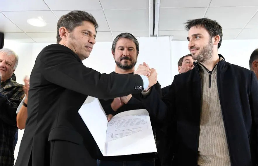 Axel Kicillof e Ignacio Torres firmaron un convenio en Rawson